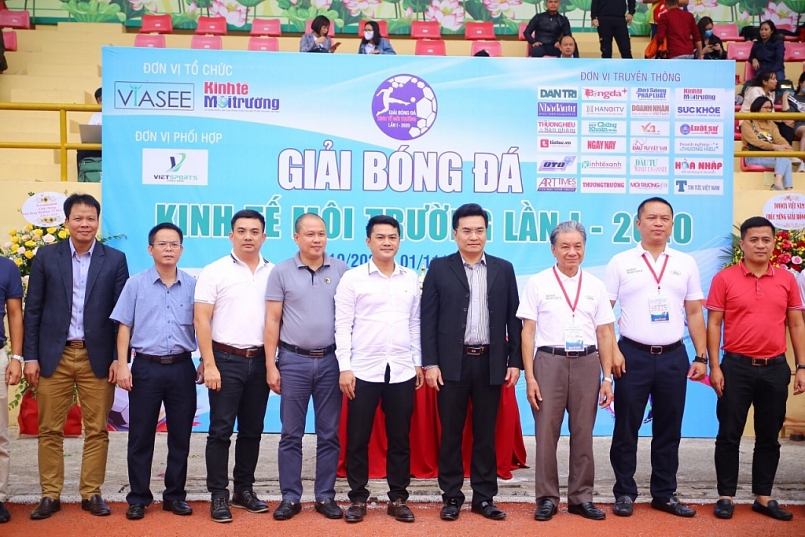 Đại diện các đơn vị doanh nghiệp tài trợ, cơ quan báo chí tại lễ khai mạc. 