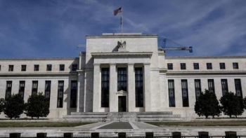 Fed kêu gọi thắt chặt quản lý để ngăn “bong bóng tài sản”