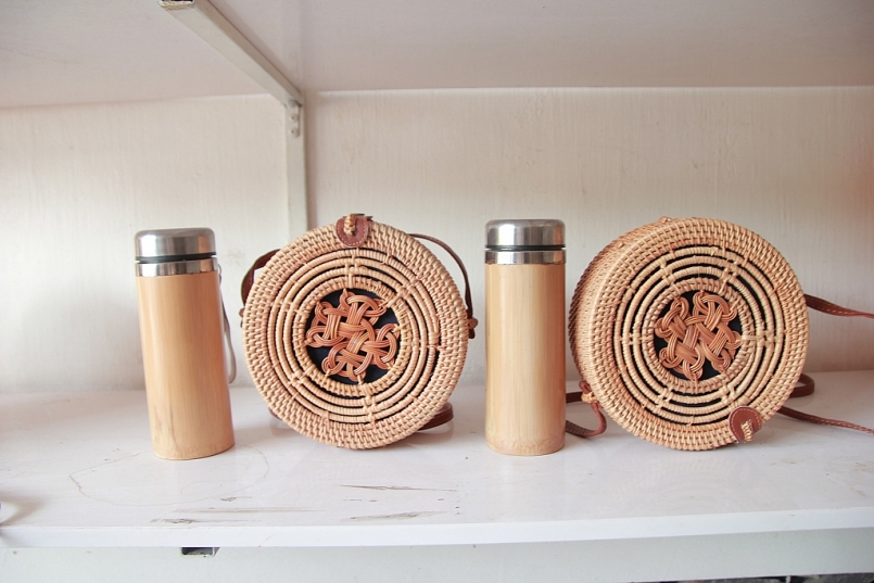 Sản phẩm bình giữ nhiệt thảo mộc, túi xách thảo mộc, cốc thảo mộc đã được lựa chọn là sản phẩm OCOP tỉnh Tuyên Quang