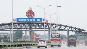 Đề nghị miễn phí BOT cho xe vận chuyển hàng hóa hỗ trợ miền Trung