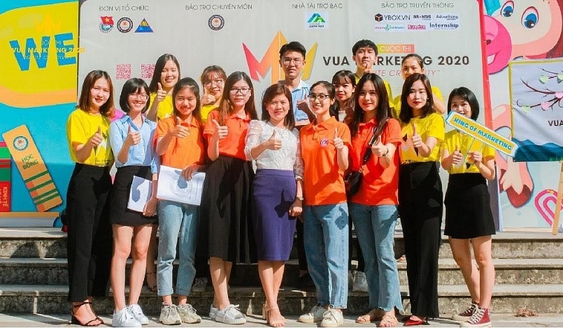 Ths Nguyễn Thị Huệ - Giảng viên khoa Kinh tế; CLB Kinh tế trẻ Học viện Tài chính - YEC; CLB Kỹ năng Kinh doanh Học viện Tài chính - BSC