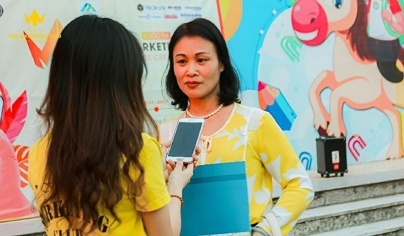  PGS TS Đào Thị Minh Thanh - Trưởng Khoa Quản trị kinh doanh trả lời phỏng vấn của ban truyền thông 