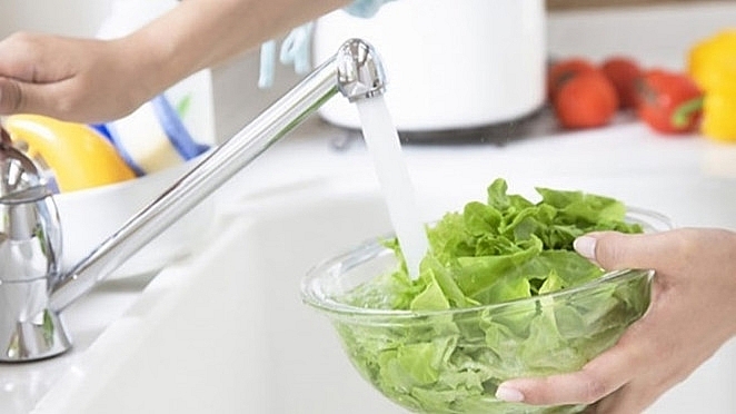 Sử dụng nước sạch để rửa thực phẩm Sử dụng nước sạch để rửa thực phẩm