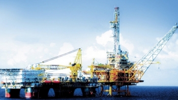 Tháng 10, sản lượng dầu thô giảm gần 15%