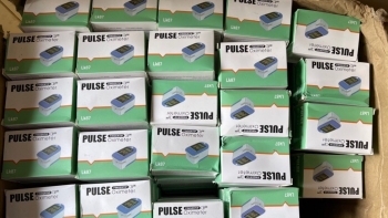 Bản tin hàng giả hàng nhái: Thu giữ 450 máy đo nồng độ oxy trong máu nhập lậu