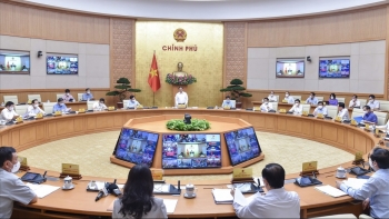 Thủ tướng yêu cầu khẩn trương hoàn thiện hai chiến lược lớn, sớm có chính sách kích thích kinh tế