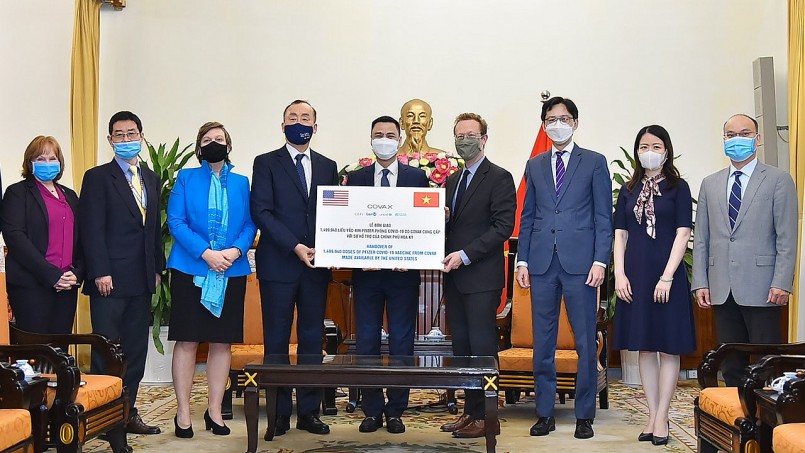 Tiếp nhận thêm 1,5 triệu liều vaccine Pfizer phòng COVID-19