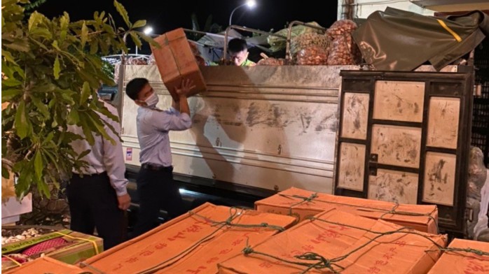 Bản tin hàng giả hàng nhái: Thu giữ trên 1 tấn quả tươi không rõ nguồn gốc, xuất xứ