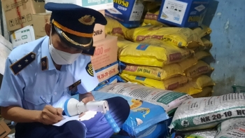 Bản tin hàng giả hàng nhái: Phát hiện hơn 10 tấn phân bón các loại hết hạn sử dụng