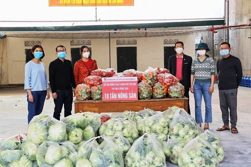 Hàng tấn nông sản ứ đọng khi đến kỳ thu hoạch của bà con nông dân các địa phương bị ảnh hưởng bởi dịch bệnh được Agribank chung tay
