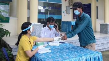 Chủ kinh doanh lập danh sách công nhân cần hỗ trợ