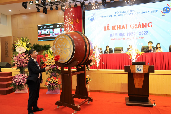 Trường Đại học Kinh tế - Kỹ thuật Công nghiệp tổ chức Lễ khai giảng năm học mới 2021-2022