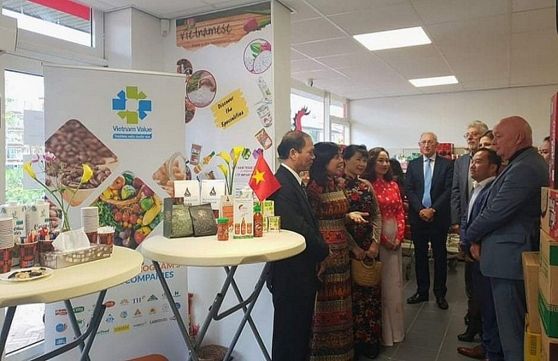 Tuần hàng Việt Nam tại Hà Lan được tổ chức tại Toko Thanh Hùng, TP. Spijkennise, Nam Hà Lan