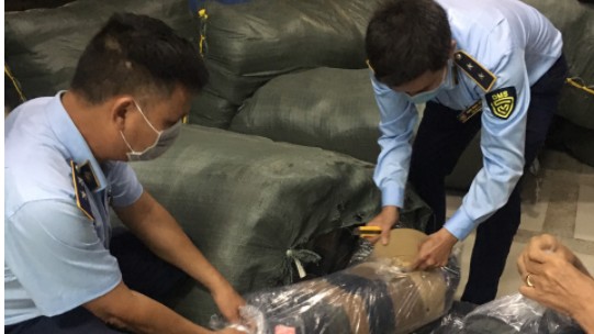 Thu giữ gần 8.000 mũ lưỡi trai giả mạo nhãn hiệu