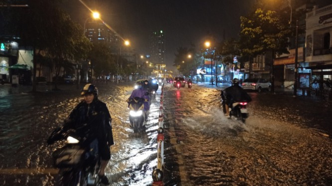 Áp thấp nhiệt đới đi vào khu vực từ Khánh Hòa đến Bình Thuận, mưa to đến rất to