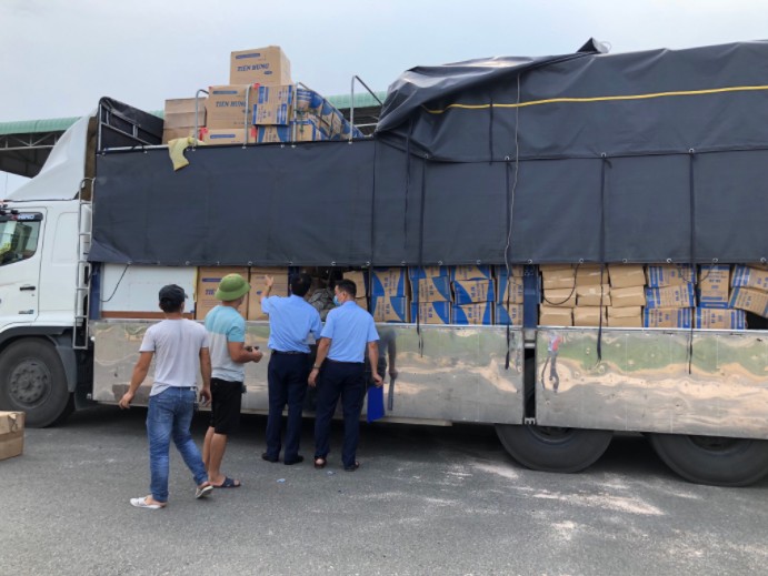 Ngăn chặn vụ vận chuyển 415.000 khẩu trang không rõ nguồn gốc, xuất xứ