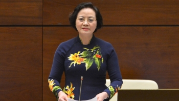 Bộ trưởng Bộ Nội vụ giải trình, làm rõ một số vấn đề về dự án Luật Thi đua, khen thưởng (sửa đổi)