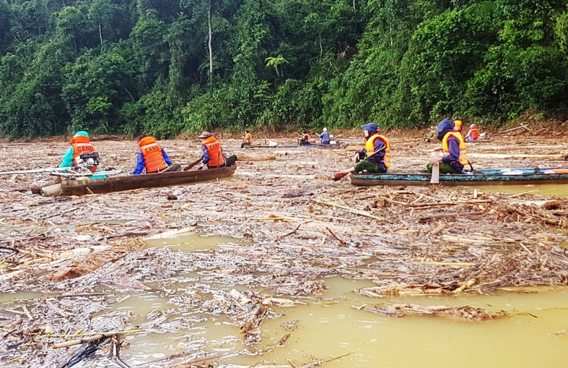 Nghị quyết phiên hTìm kiếm người mất tích trên hồ thủy điện Sông Tranh 2. Ảnh Vnexpressọp Chính phủ thường kỳ tháng 10