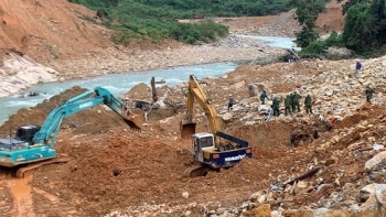 Tạm dừng phát điện nhằm ngăn dòng Rào Trăng