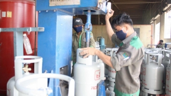 Giá gas tăng thêm 17.000 đồng/bình 12kg