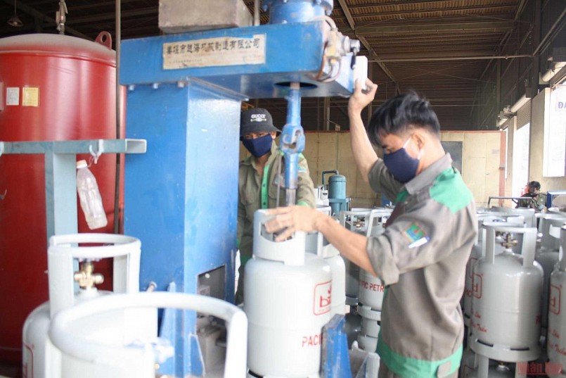 Giá gas tăng thêm 17.000 đồng/bình 12kg