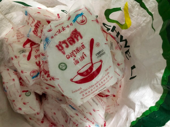 Bắt giữ vụ vận chuyển thuốc lá, mỹ phẩm và bột ngọt nhập lậu tại An Giang