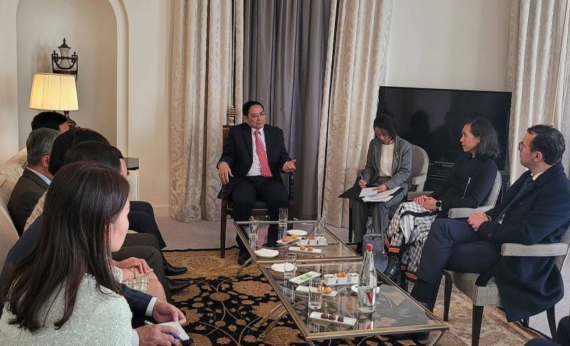 COVAX vừa quyết định phân bổ thêm hơn 9 triệu liều vaccine Pfizer và Moderna cho Việt Nam và sẽ xem xét chuyển giao trong thời gian sớm nhất. Ảnh: TTXVN COVAX vừa quyết định phân bổ thêm hơn 9 triệu liều vaccine Pfizer và Moderna cho Việt Nam và sẽ xem xét chuyển giao trong thời gian sớm nhất. Ảnh: TTXVN