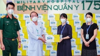 Vinamilk Sure Prevent Gold trao tặng 200.000 sản phẩm đến y bác sĩ, tiếp sức tuyến đầu khỏe mạnh