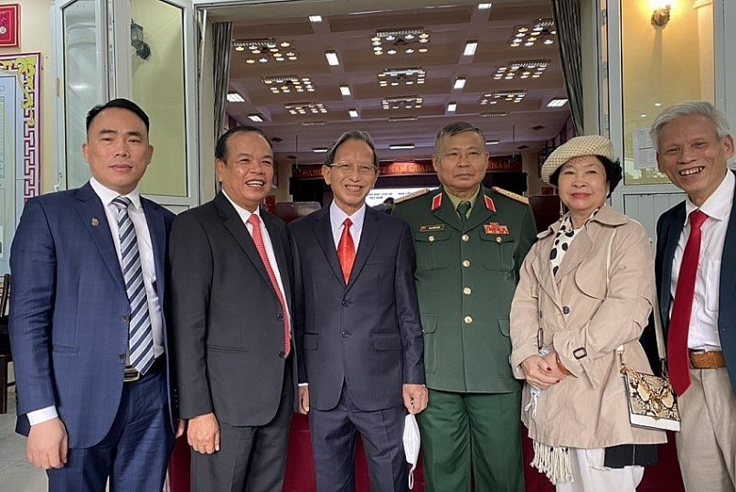 Ông Mai Văn Ninh, Trưởng ban Liên lạc Họ Mai Việt Nam và các đại biểu dự Hội thảo