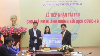 Vinamilk hỗ trợ 10 tỷ đồng và 1 triệu ly sữa chăm sóc trẻ em có hoàn cảnh khó khăn trong đại dịch