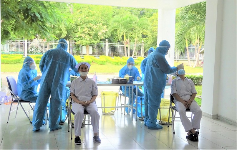  Nhân viên thực hiện “3T” tại các nhà máy Vinamilk được xét nghiệm định kỳ để đảm bảo sản xuất an toàn, chống dịch hiệu quả.