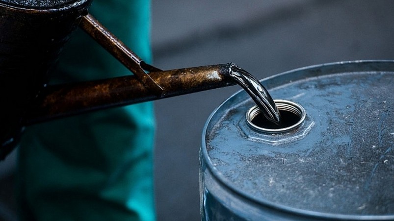 Cập nhật giá xăng dầu hôm nay 26/11/2021: Trái chiều trên các sàn giao dịch