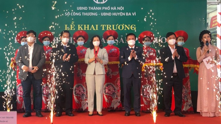 Khai mạc điểm giới thiệu và bán sản phẩm OCOP tại huyện Ba Vì