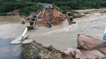 Cấp bách ứng phó mưa lũ, lũ quét, sạt lở đất tại nhiều tỉnh miền Trung