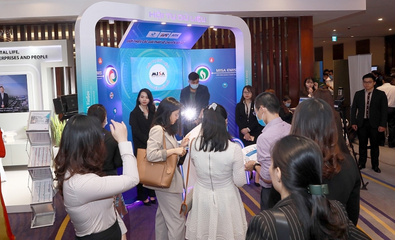 Trong khuôn khổ sự kiện, MISA thu hút sự quan tâm ghé thăm gian hàng, đặt câu hỏi và yêu cầu tư vấn về các giải pháp số của đông đảo khách tham dự Trong khuôn khổ sự kiện, MISA thu hút sự quan tâm ghé thăm gian hàng, đặt câu hỏi và yêu cầu tư vấn về các giải pháp số của đông đảo khách tham dự