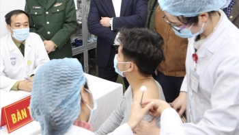 Chính thức tiêm vaccine  “make in Vietnam” phòng bệnh COVID-19 trên người