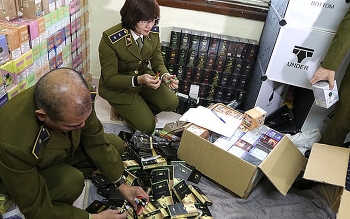 Hà Nội: Thu giữ số lượng lớn bóng cười, thuốc lá điện tử