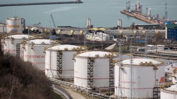 Giá xăng dầu hôm nay 26/12: Tiếp đà tăng mạnh