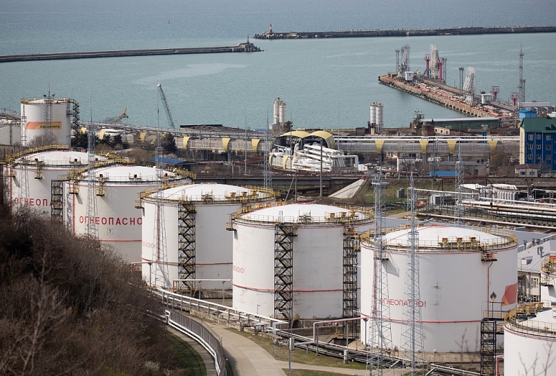 Giá xăng dầu hôm nay 26/12: Tiếp đà tăng mạnh