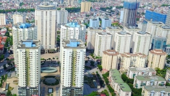 “Khan hàng" căn hộ bình dân, giá nhà đất tăng