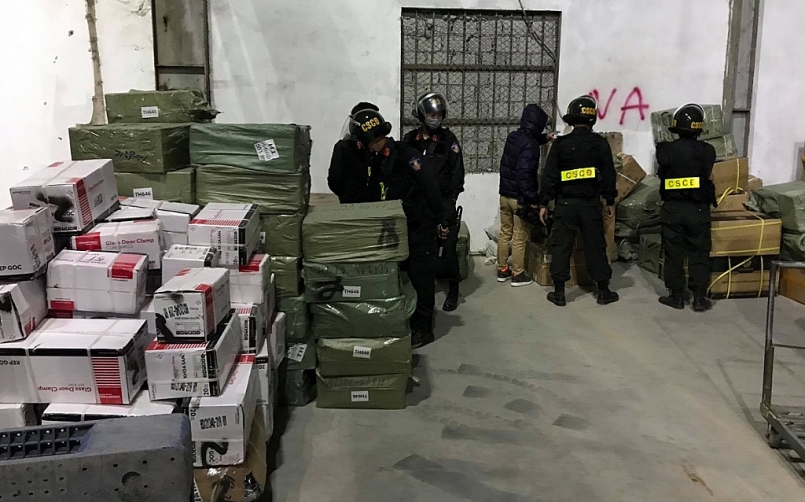 Loại hàng hóa được buôn bán, vận chuyển trái pháp luật rất đa dạng, trong đó phần lớn là quần áo, mỹ phẩm, phụ tùng ô tô, xe máy, hàng điện tử…