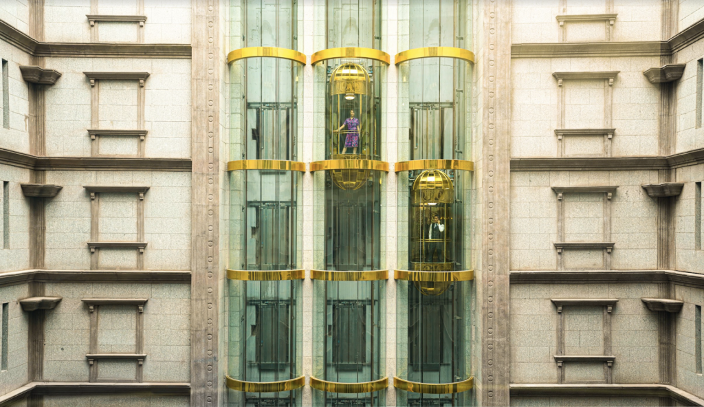 6 thang máy Otis tại cung điện đá D\'. Palais Louis mang đến bạn trải nghiệm không thể tìm thấy ở bất kỳ đâu