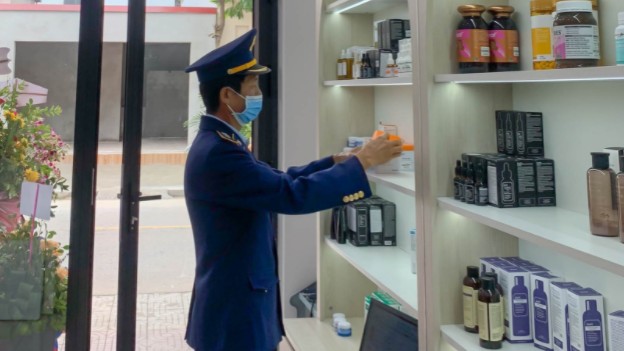 Quảng Bình: Thu giữ hàng trăm sản phẩm mỹ phẩm không có hóa đơn, chứng từ