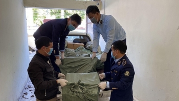 Lạng Sơn: Tiêu hủy gần 3.900 sản phẩm linh kiện điện thoại giả mạo nhãn hiệu Samsung