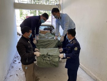 Lạng Sơn: Tiêu hủy gần 3.900 sản phẩm linh kiện điện thoại giả mạo nhãn hiệu Samsung