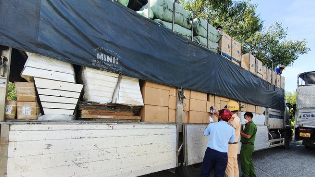 Phát hiện nhiều xe tải chở hàng lậu trên Quốc lộ 91