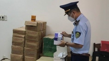 Phát hiện số lượng lớn hàng hóa nghi nhập lậu tại Long An