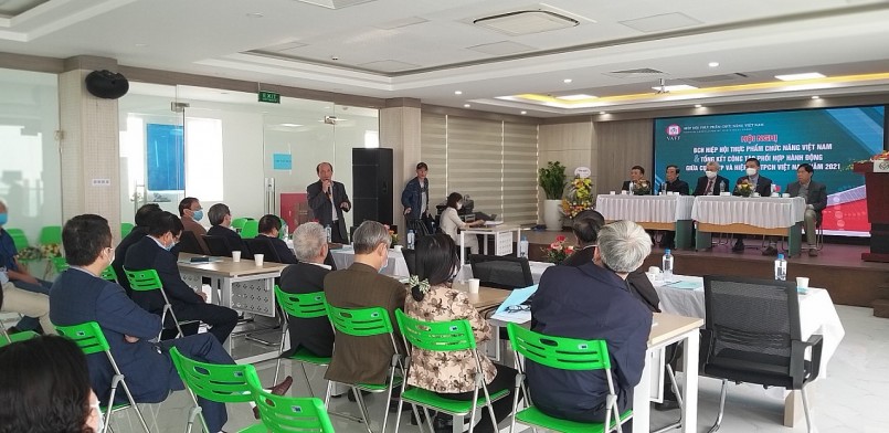 GS.TS Phạm Quốc Long – Phó Chủ tịch thường trực kiêm Tổng thư ký Hội Khoa học các sản phẩm thiên nhiên Việt Nam (VNPS) phát biểu tại hội nghị