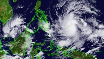 Bão RAI giật cấp 16, chuẩn bị tiến vào Biển Đông
