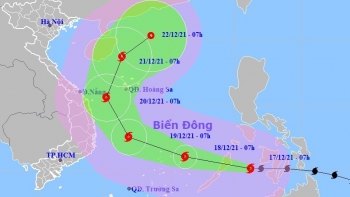 Siêu bão RAI vào Biển Đông, giật cấp 17